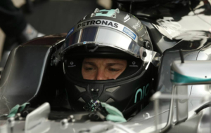 Nico Rosberg subido a su monoplaza en los Test Oficiales de Barcelona...
