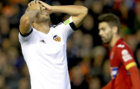 Feghouli (26) se lamenta durante el partido frente al Espanyol en...