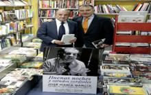 Jos Mara Garca y Vicente Ferrer posan con el libro &apos;Buenas...
