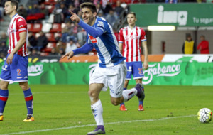 Gerard Moreno celebra uno de sus dos goles.