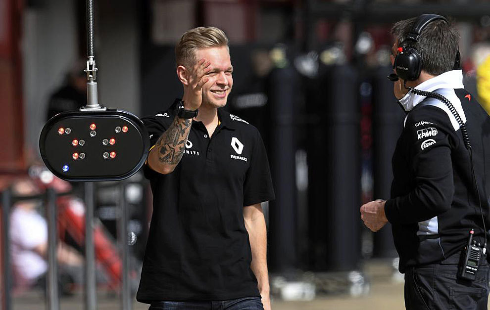 Kevin Magnussen, durante la primera semana de tests en el Circuit de...