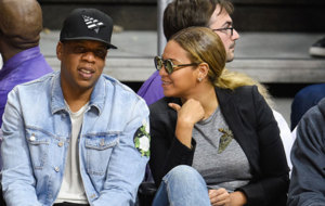 Jay Z y Beyonce presentes en el Staples Center.