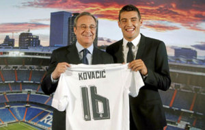Florentino Prez (68) con Mateo Kovacic (21), durante la...