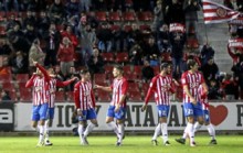 Los jugadores del Girona celebran el triunfo.