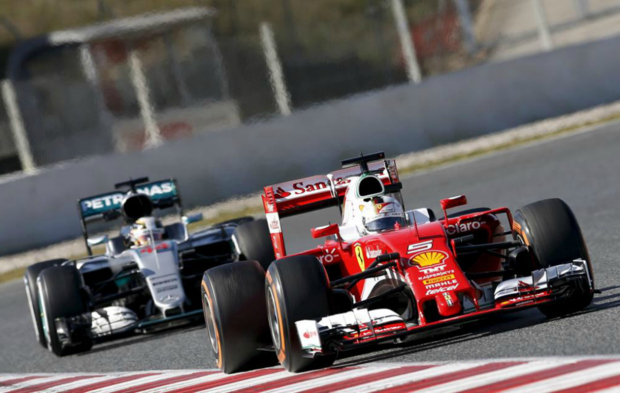 Sebastian Vettel, por delante de Hamilton en los test de pretemporada...