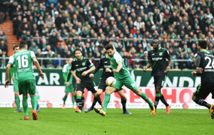 Claudio Pizarro, en el instante de marcar el 2-0 para el Werder Bremen...