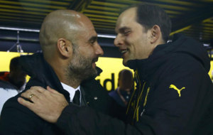 Guardiola y Tuchel se saludan antes del duelo entre Borussia y Bayern.