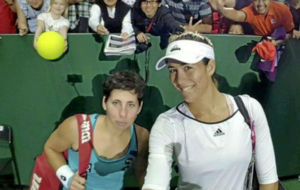 Carla y Garbie, durante un partido de dobles
