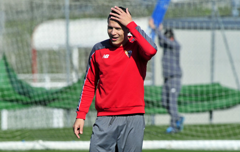 Konoplyanka, en un entrenamiento reciente del Sevilla.