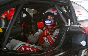 Miguel Molina, sobre su Audi en el circuito del Jarama.
