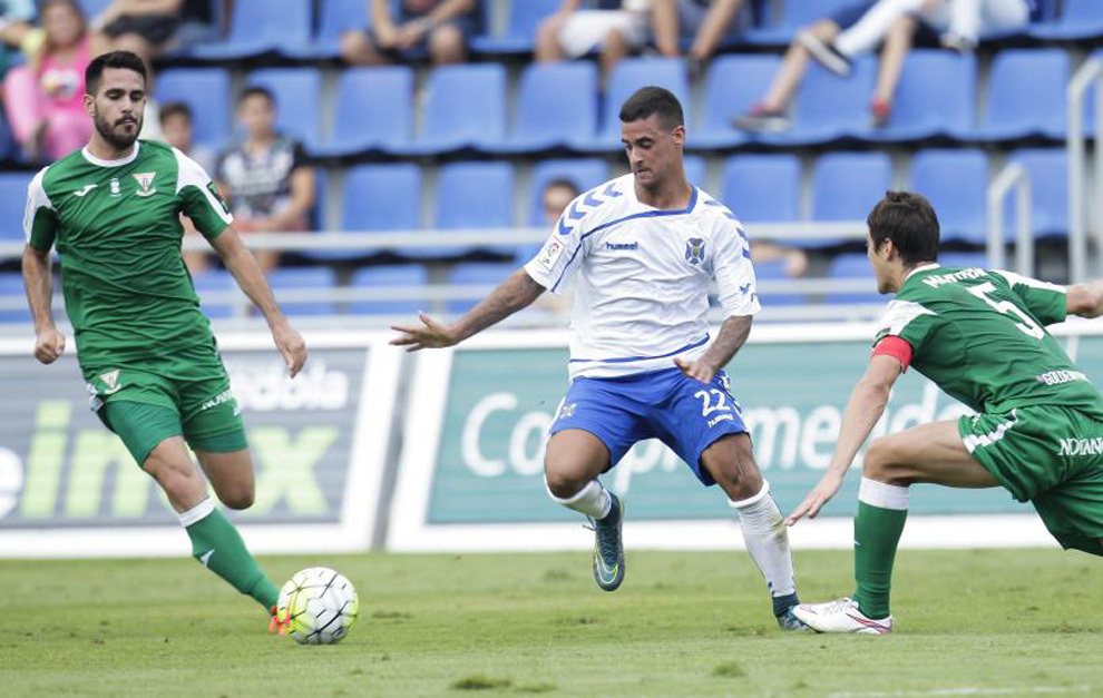 Un momento del Tenerife-Legans en el partido de ida.