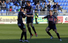 Los jugadores del Huesca celebran el tanto de Jess Valentn.