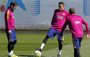 Messi y Neymar durante un momento del entrenamiento del Barcelona.
