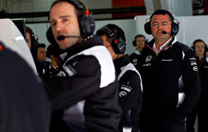 Boullier, en el box de McLaren Honda en Montmel.