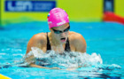 Yulia Efimova compitiendo en las rondas preliminares de 200 metros de...