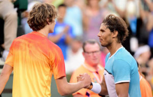 Alexander Zverev y Rafa Nadal se saludan tras su partido en Indian...