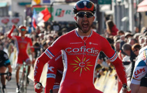 Nacer Bouhanni, ganador de la cuarta etapa de la Pars-Niza el pasado...