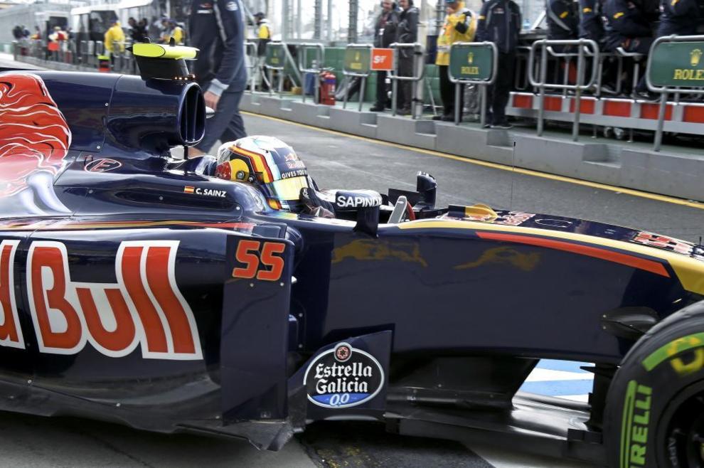 Carlos Sainz (ES) Toro Rosso con Estrella Galicia en el coche por...