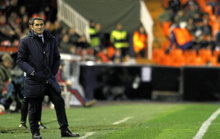 Valverde observa el partido contra el Valencia.