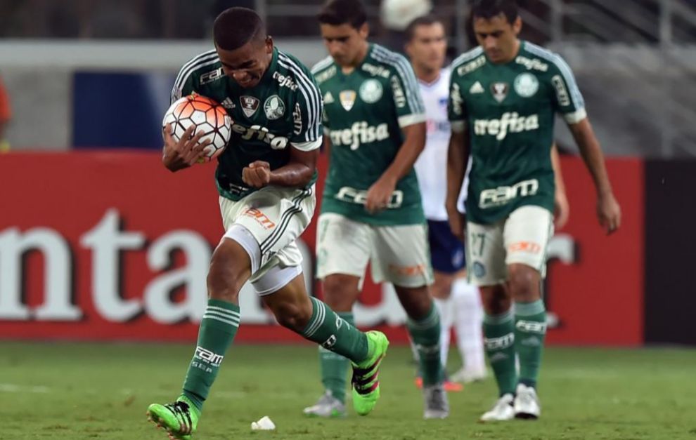 Gabriel Jesus celebra un gol con el Palmeiras