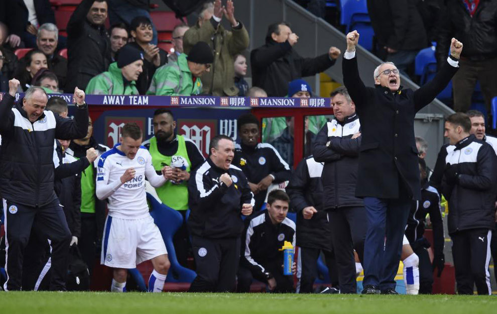 Ranieri celebra el triunfo del Leicester.