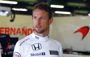 Jenson Button, en su box durante la calificacin del GP de Australia...