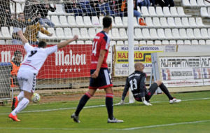 Csar Daz celebra el primer gol del Albacete, obra de Pulido, ante...