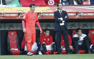 Unai Emery y Messi en el Sevilla-Barcelona de la pasada temporada.