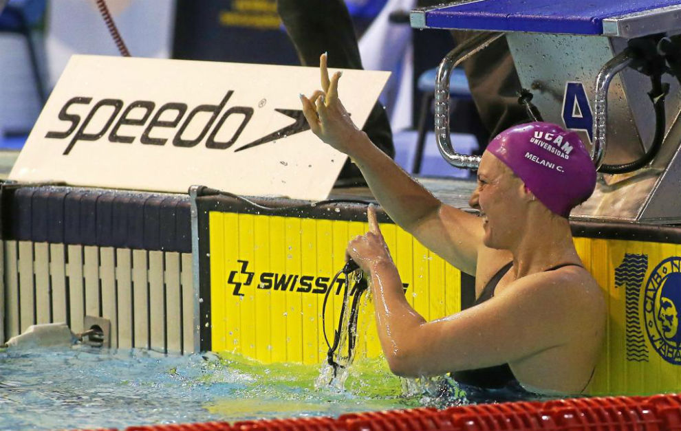 Melani Costa indica con su manos sus terceros Juegos Olmpicos que va...