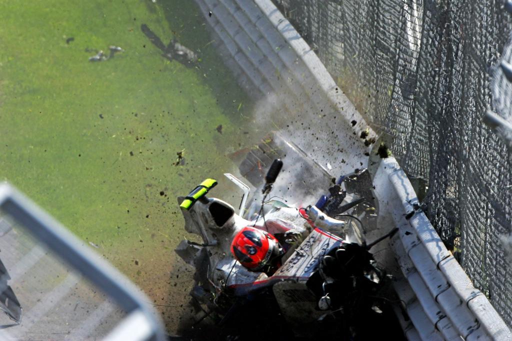 Robert Kubica sali ileso de este espectacular accidente en Canad...