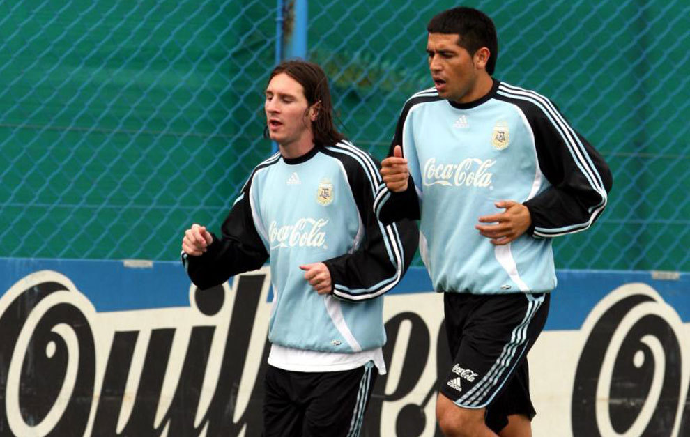 Messi y Riquelme entrenando con Argentina.