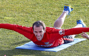 Diego Godn (30), durante un ejercicio en una sesin de...
