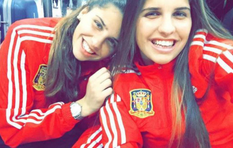 Noelia y Natalia Ramos hacindose un &apos;selfie&apos;.