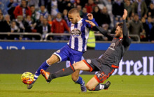 Sergi Gmez ( Celta de Vigo) y Jonathan ( Deportivo de la corua) en...