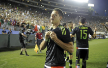 Chicharito celebra un gol con Mxico