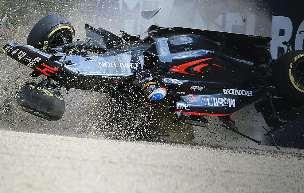 Alonso, durante su accidente en el pasado Gran Premio de Australia.