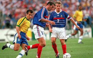 Zidane y Deschamps, en la final del Mundial del 98 que gan Francia.