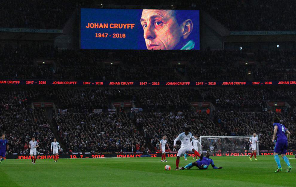 Homenaje a Cruyff. Antes, lo hicieron con las vctimas en los...
