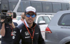 Fernando Alonso, momentos antes de pasar el examen mdico en...