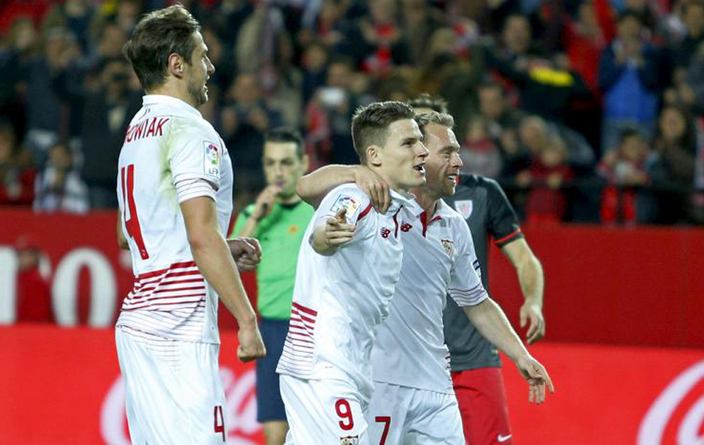 Krychowiak, Gameiro y Krohn-Dehli celebran un gol