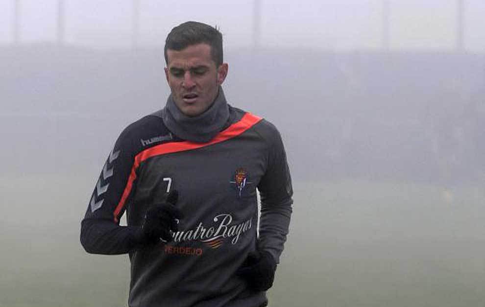 Juan Villar, entre la niebla, durante un entrenamiento de enero