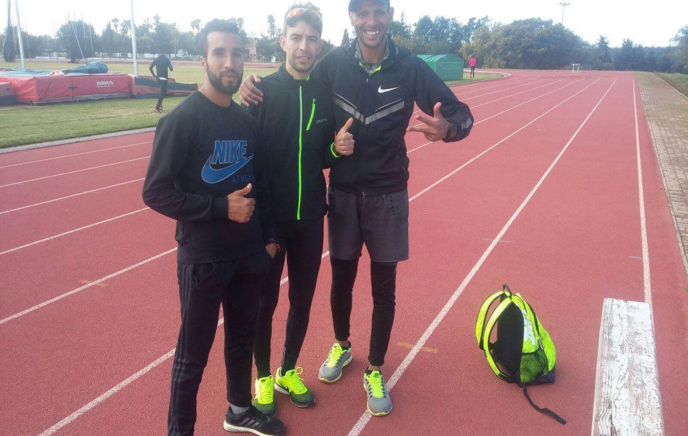 Abderrahman Ait en la pista de atletismo de Ifrane (Marruecos)