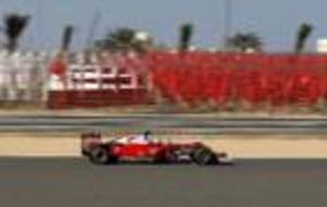Vettel pilota su Ferrari en Bahrin.