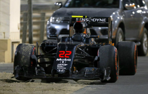 El monoplaza de Jenson Button se par a mitad de carrera