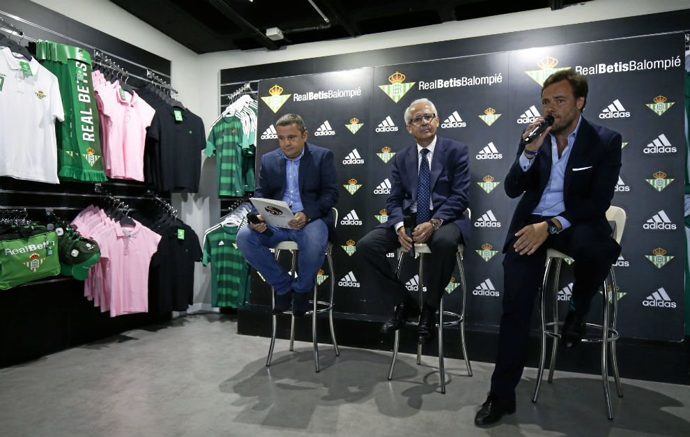 operador engranaje Cuestiones diplomáticas Betis: La unión del Betis con Adidas, un éxito | Marca.com