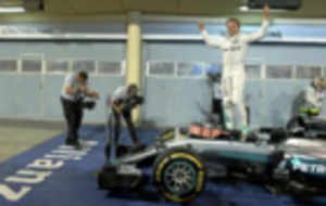Rosberg celebra el triunfo sobre su monoplaza