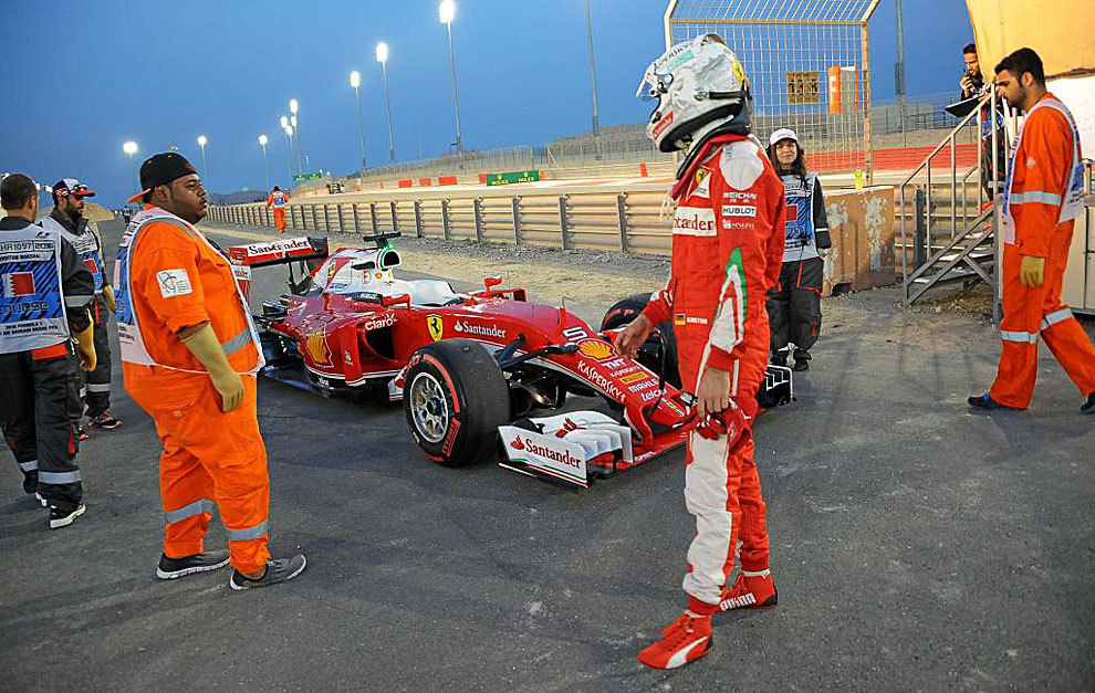 Vettel, cariacontecido tras abandonar en la vuelta de formacin en...