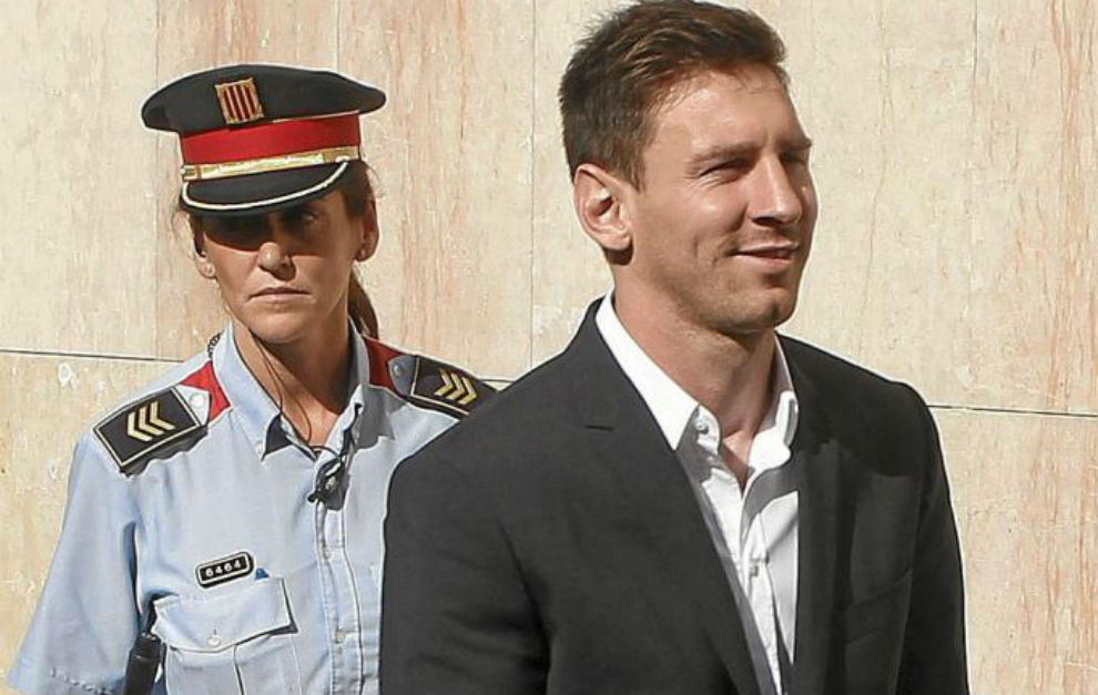 Messi se encamina hacia los juzgados de Gavà.
