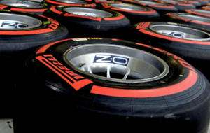 Neumticos superblandos de Pirelli apilados en el GP de Bahrin