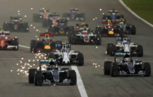 Hamilton es superado por Rosberg en la salida del GP de Bahrin 2016